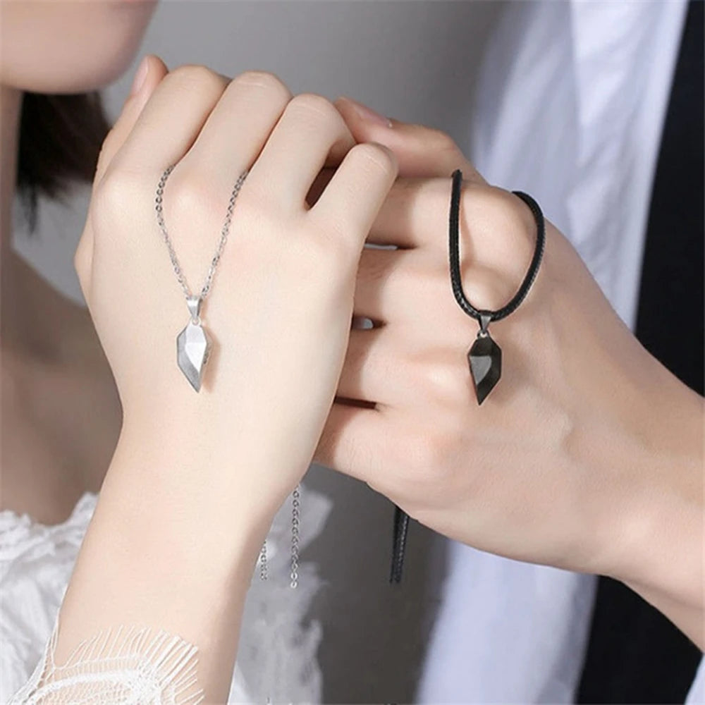 Fashion Magnetic Couple Necklace For Lovers Gothic Punk Heart Pendant Necklace For Men Women Necklaces Party Gift Jewelry